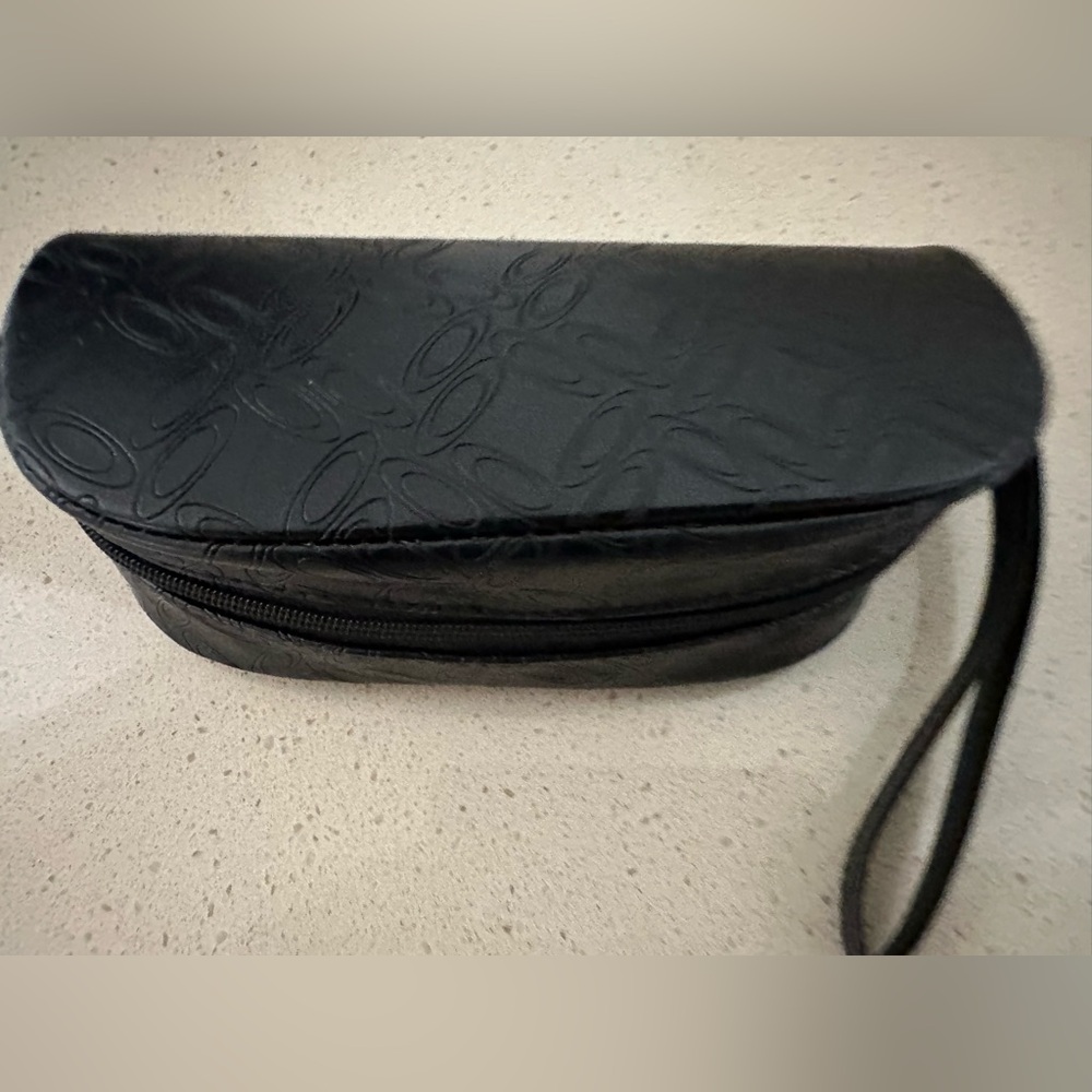 Oakley Zip Around Soft Clamshell Black Leather Wrist Strap Sunglass Case